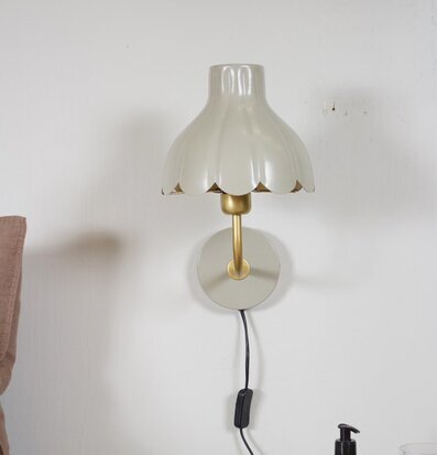 Wells Vägglampa Beige/Guld PR Home Lampor Taklampor Golvlampor Bordslampor LED-lampor Ledlampor Fönsterlampor Ljusslingor för dekoration