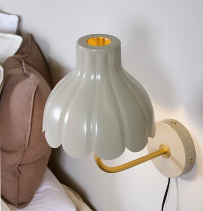 Wells Vägglampa Beige/Guld PR Home Lampor Taklampor Golvlampor Bordslampor LED-lampor Ledlampor Fönsterlampor Ljusslingor för dekoration