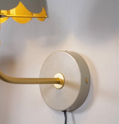 Wells Vägglampa Beige/Guld PR Home Lampor Taklampor Golvlampor Bordslampor LED-lampor Ledlampor Fönsterlampor Ljusslingor för dekoration