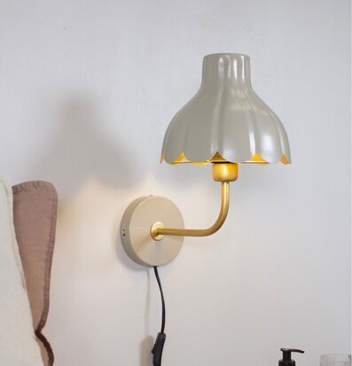 Wells Vägglampa Beige/Guld PR Home Lampor Taklampor Golvlampor Bordslampor LED-lampor Ledlampor Fönsterlampor Ljusslingor för dekoration