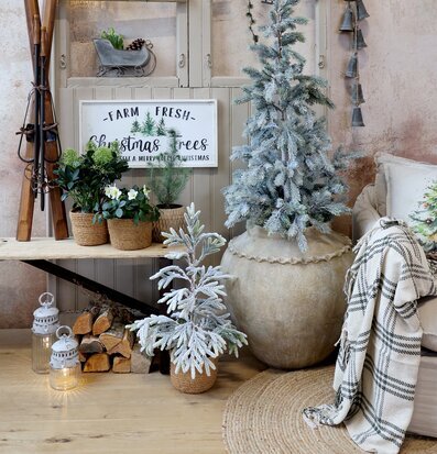 Träskylt - Christmas Trees Chic Antique Väggdekoration Väggskyltar Posters Affischer Plåttavlor Plåtskyltar Tavlor Kalenderhängare Väggtroféer Paper