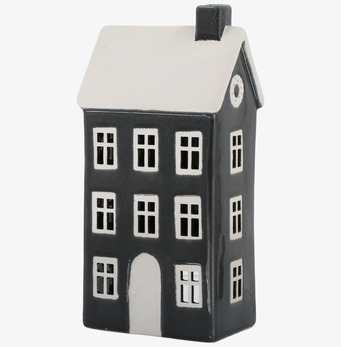 Bild av ljuslykta i form av stadshus med mörkgrå fasad