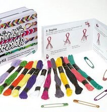 Vänskapsband från Worldwide co i en färgglad metallask