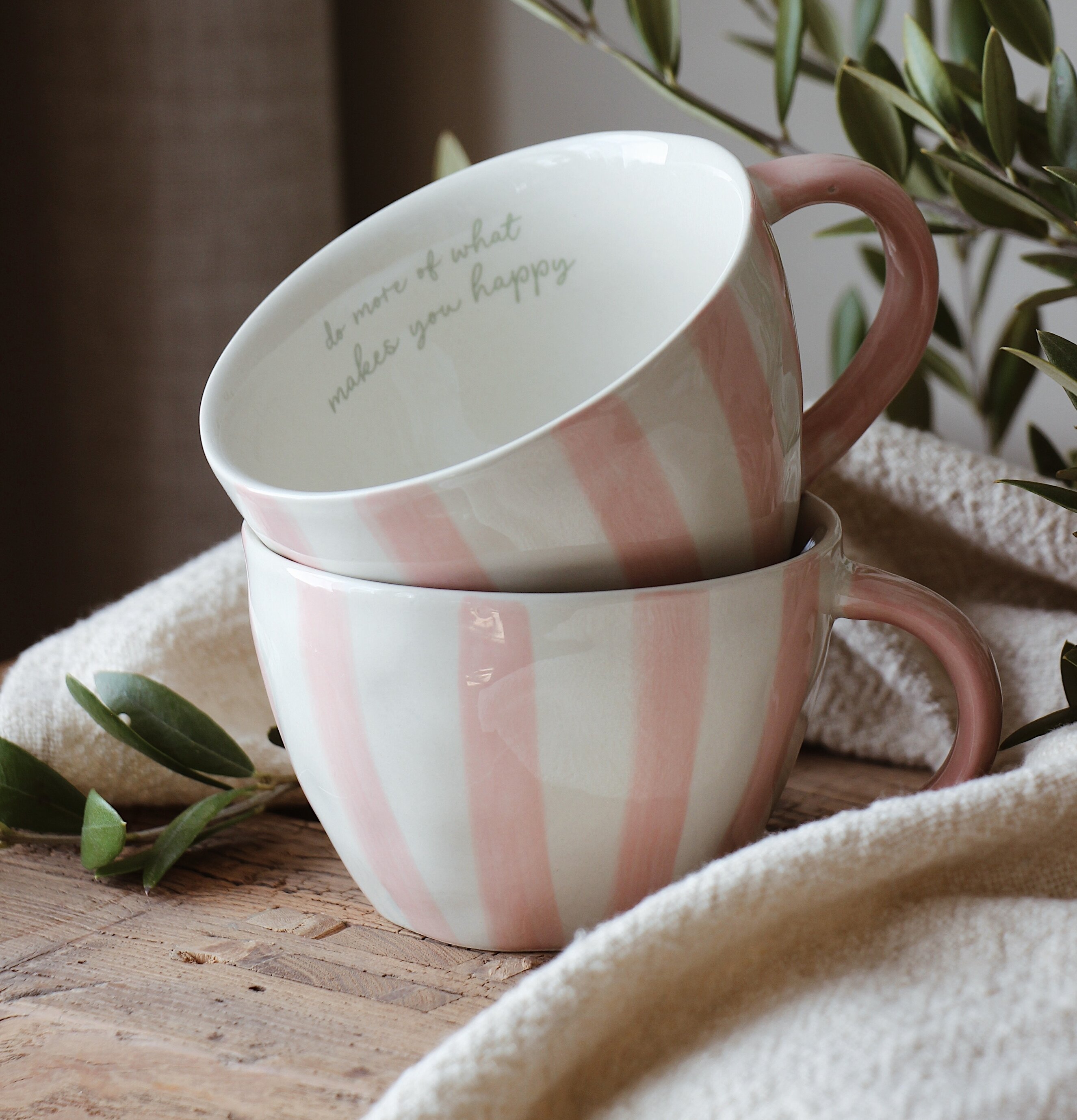 Mugg - Do More Of What Makes You Happy Majas Cottage Muggar/koppar i porslin, keramik, papper