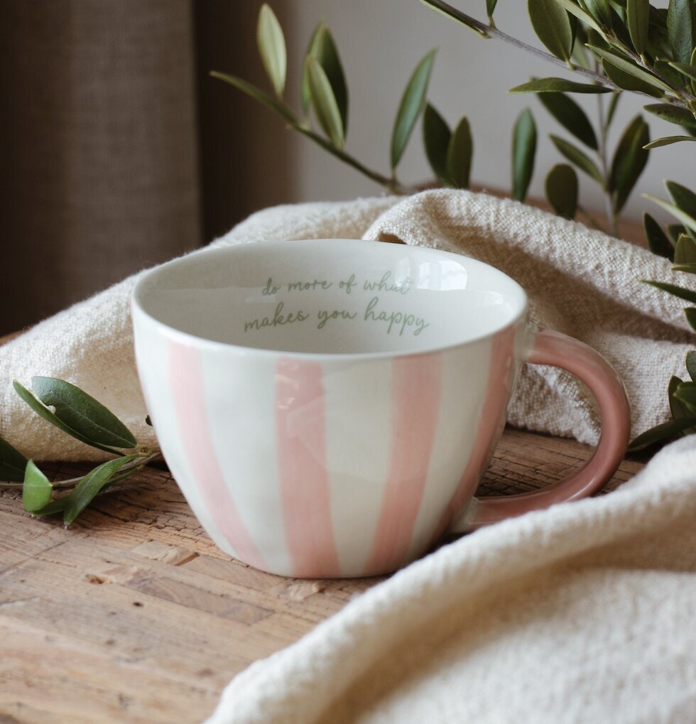 Mugg - Do More Of What Makes You Happy Majas Cottage Muggar/koppar i porslin, keramik, papper