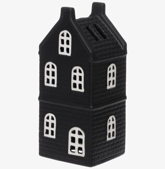 Bild på svart ljuslykta i form av hus med nordisk minimalism