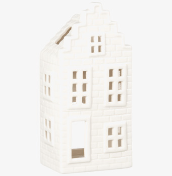 Bild av vit ljuslykta i form av stadshus med tegelmönster