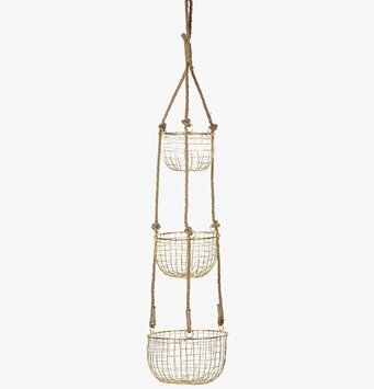 Bild på hängande korgar i guld med rep och dekorativ design