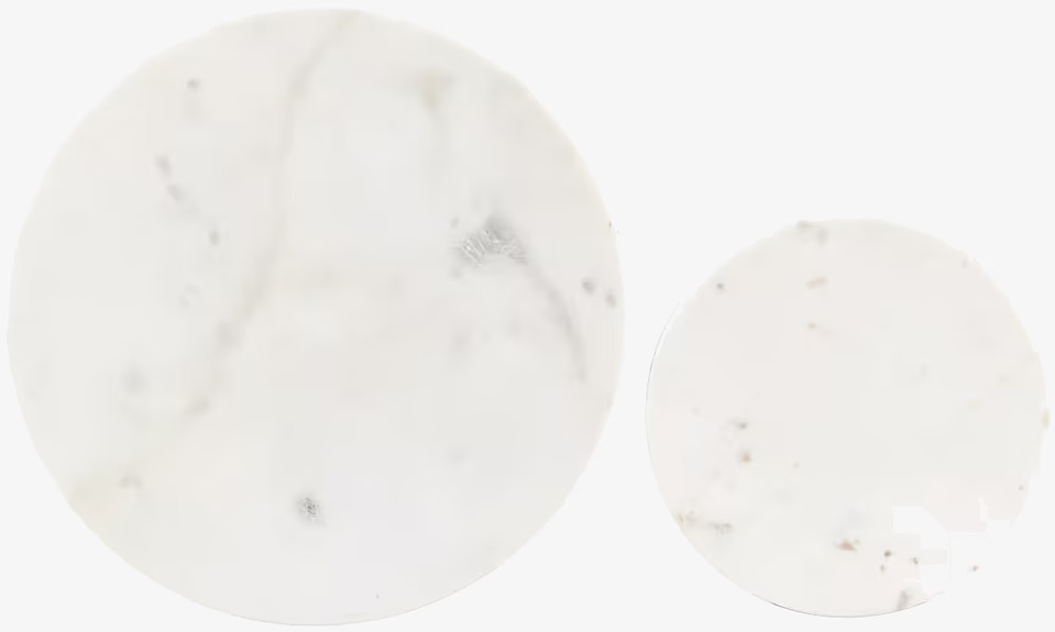 Bricka Marmor Vit från House Doctor i två storlekar