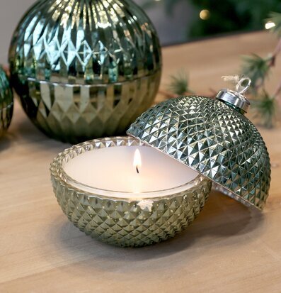 Bild: Elegant mossgrön ljuskula med geometriskt mönster