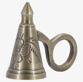 Bild av antik ljussläckare i mässing med blommigt mönster