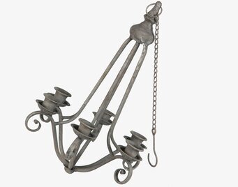 Bild av rustik ljuskrona i metall med plats för fem ljus