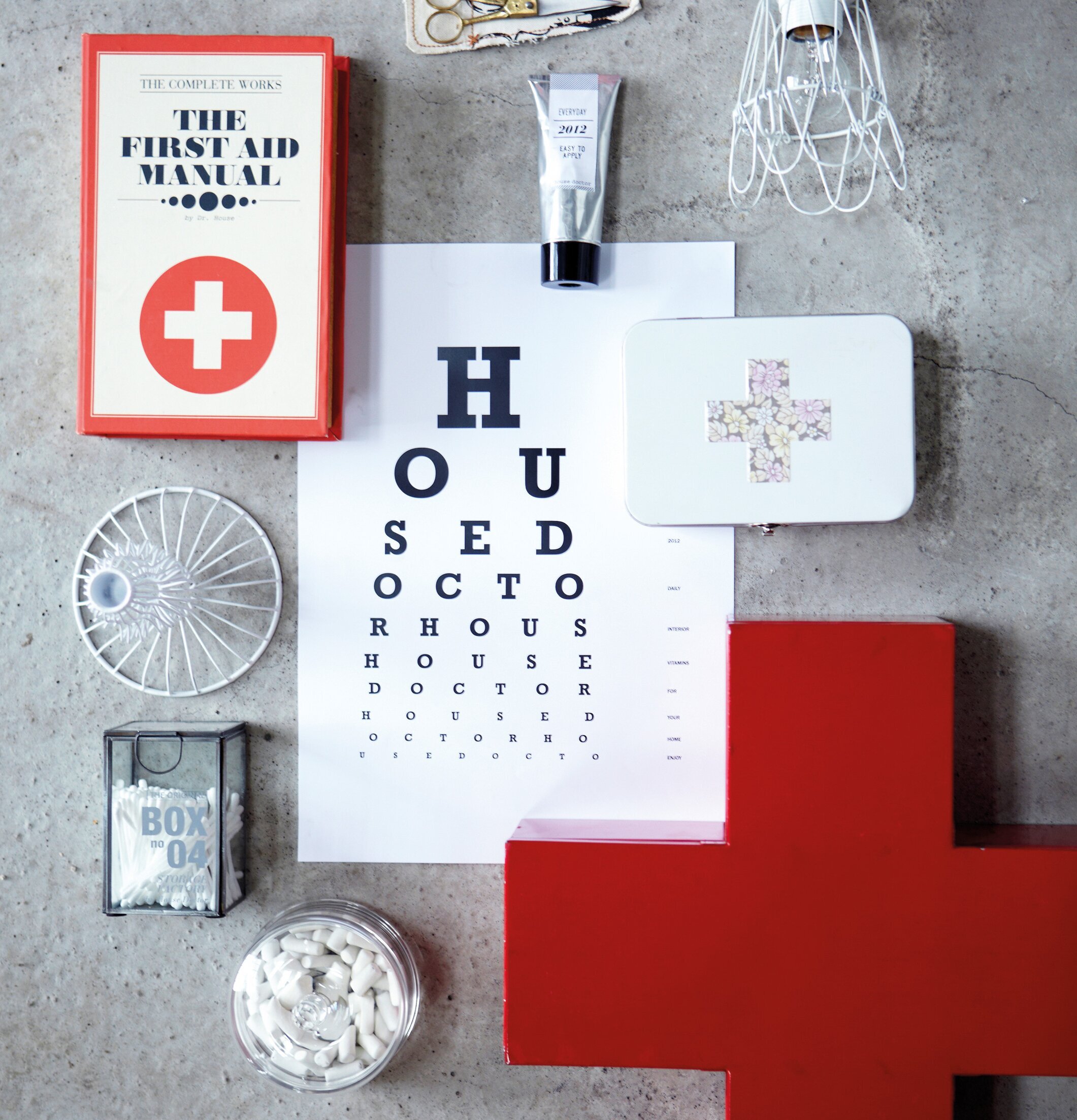 Medicinskåp Kors från House Doctor i en medicinsk miljö