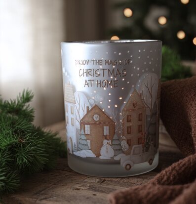 Bild av stämningsfull vinterlykta med julkänsla och harmoni