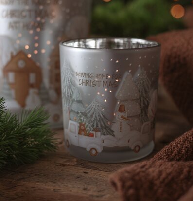 Bild: Vintermys och julstämning med lyktor och grankvistar