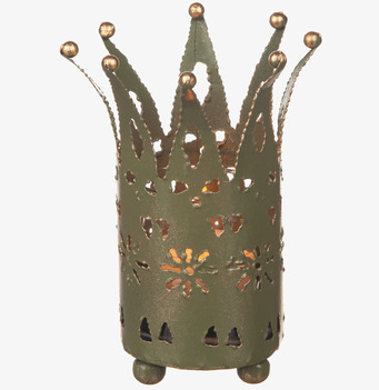 Bild av ljuslykta i kronform med hamrad plåt och grön färg