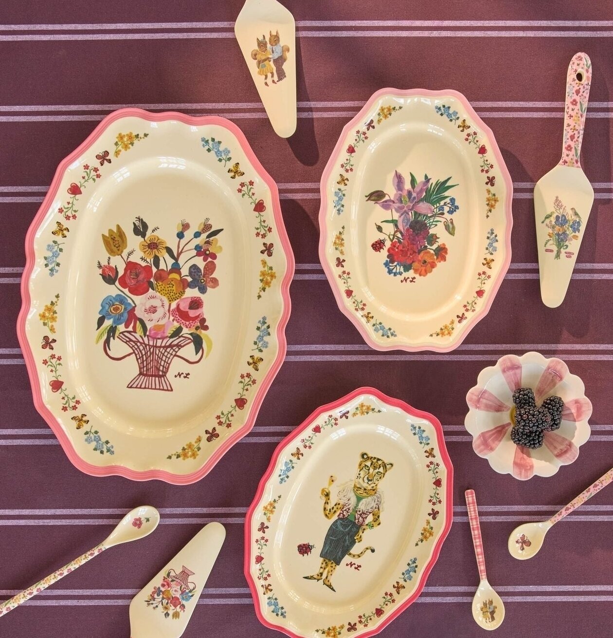 Serveringsfat Vintage Pink - Rice x Nathalie Lété Red L'ete Print Serveringsbrickor Brickset