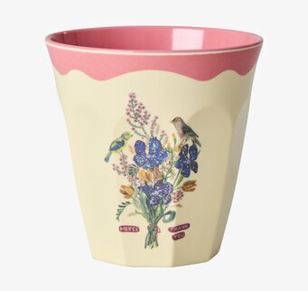 Bild på mugg i neonrosa och gult med blommor och fåglar