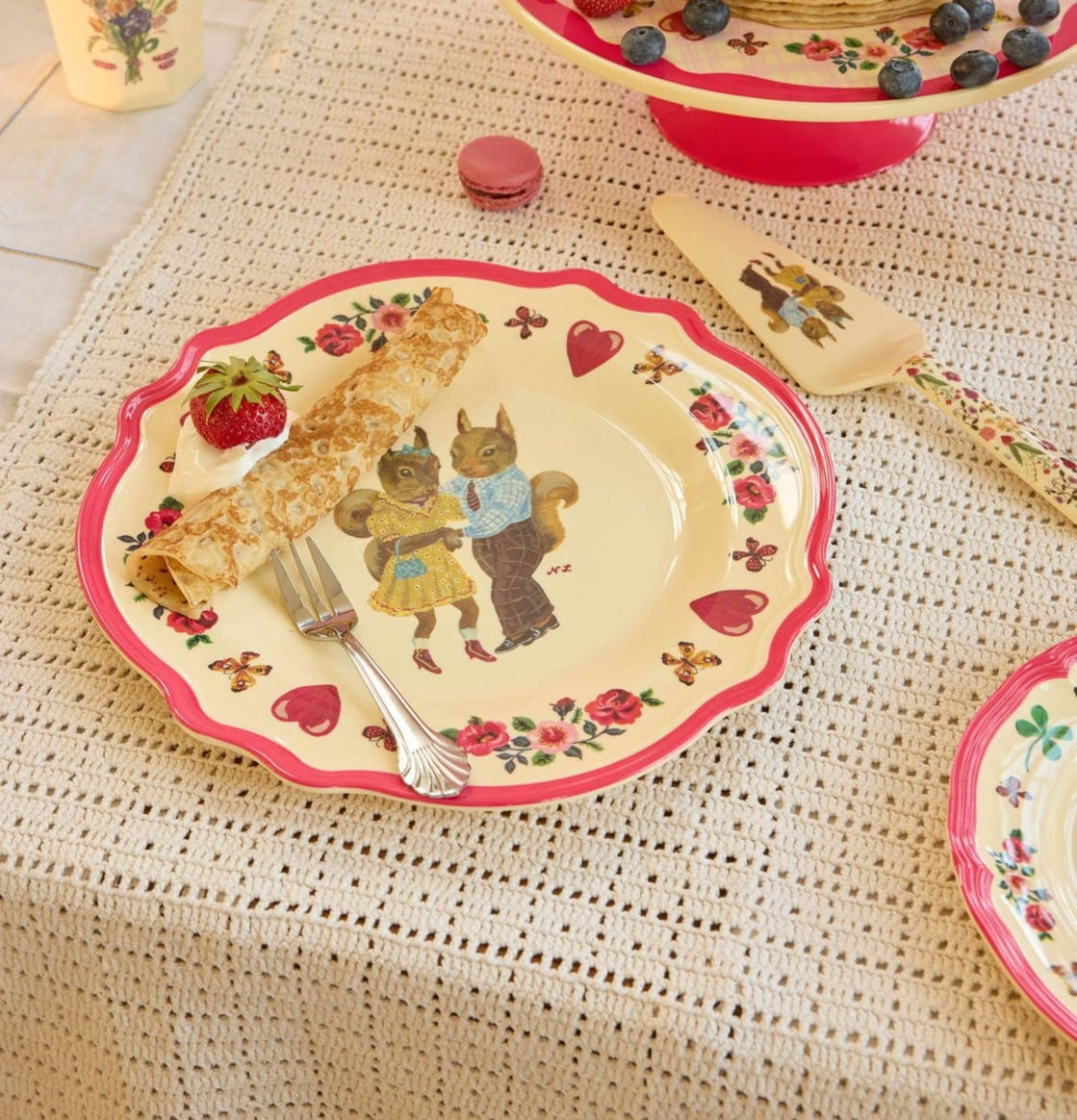 Tallrik Vintage Red Kiss - Nathalie L'ete Print Rice Tallrikar Djupa tallrikar (ej skål) Desserttallrikar Assietter