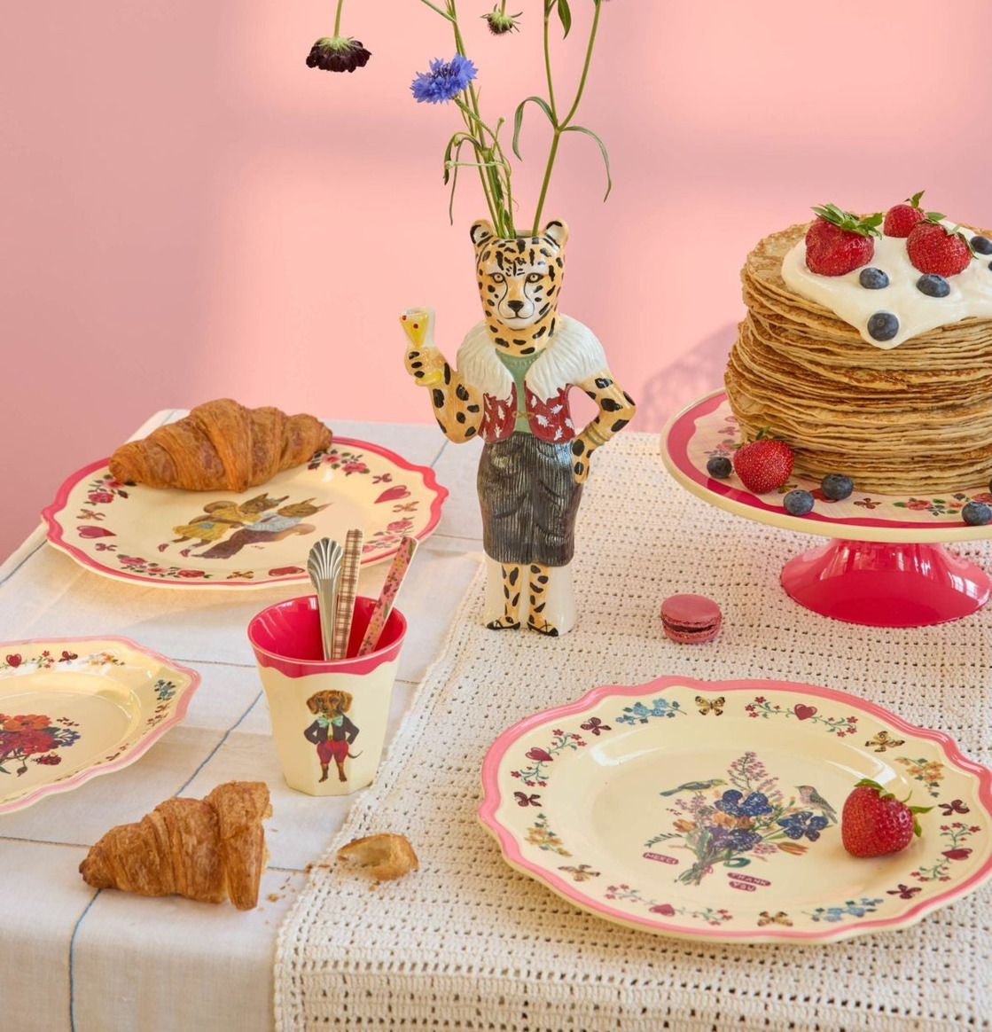 Tallrik Vintage Neon Pink - Nathalie L'ete Print Rice Tallrikar Djupa tallrikar (ej skål) Desserttallrikar Assietter