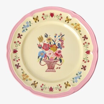 Bild av lekfull assiett med blommor, fjärilar och hjärtan