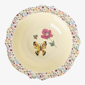 Bild av handmålad skål med blommor, fjäril och vågig kant