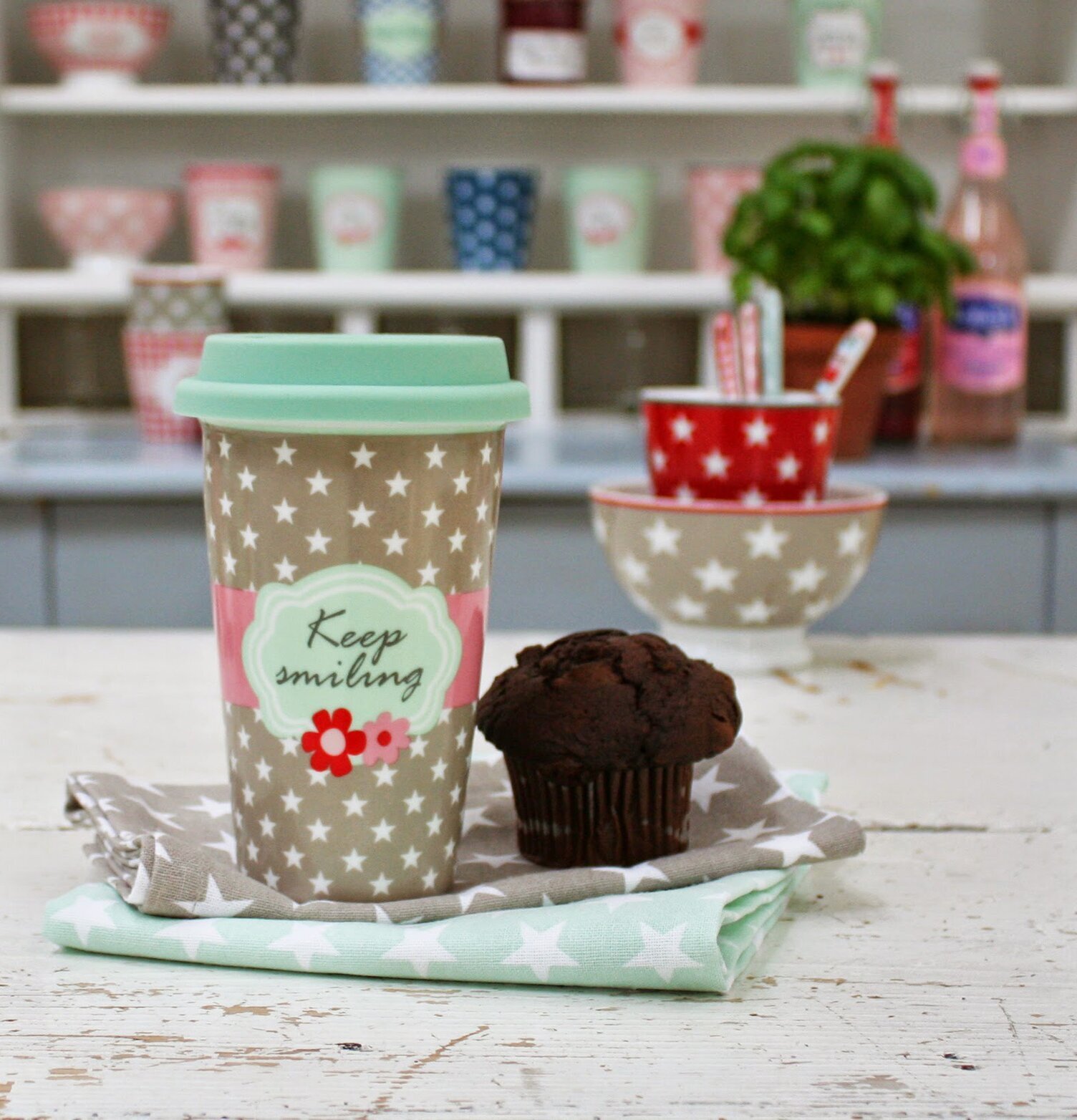 Happy To Go - Keep Smiling resekaffemugg från Krasilnikoff