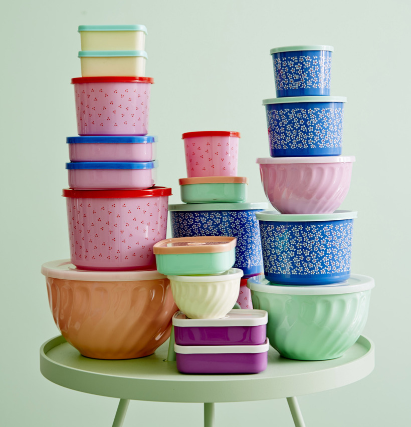 Plastburkar Med Lock 8-pack från Rice i färgglada mönster