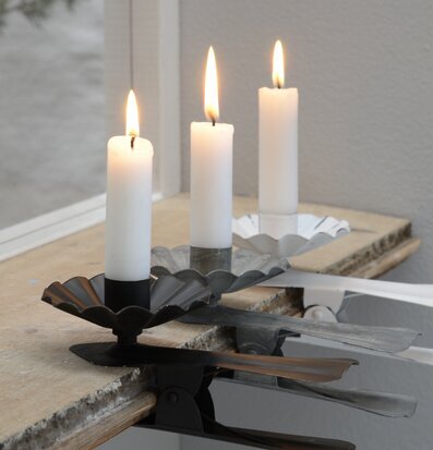 Tre Ljusclips Vit från IB Laursen med vita blockljus