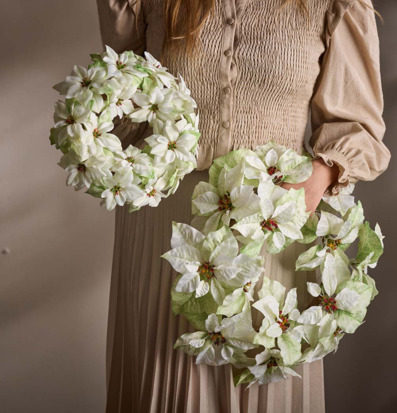 Julstjärna Krans Vit 30 cm Mr Plant Konstväxter Konstblommor Plastväxter Plastblommor