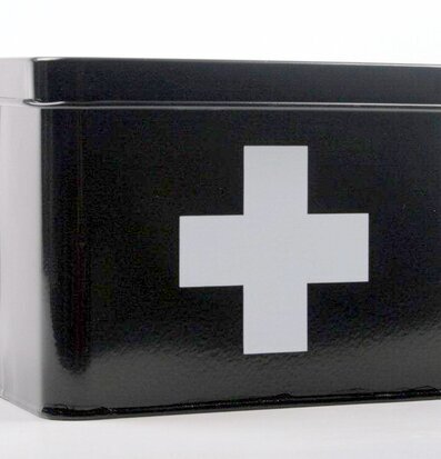 Medicinlåda Apotek Grå från Interstil i minimalistisk miljö