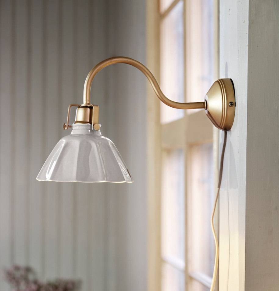 Vägglampa Margareta Beige/Mässing Strömshaga Lampor Taklampor Golvlampor Bordslampor LED-lampor Ledlampor Fönsterlampor Ljusslingor för dekoration