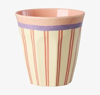 Foto: Randig melaminmugg i rosa, lila och krämvit