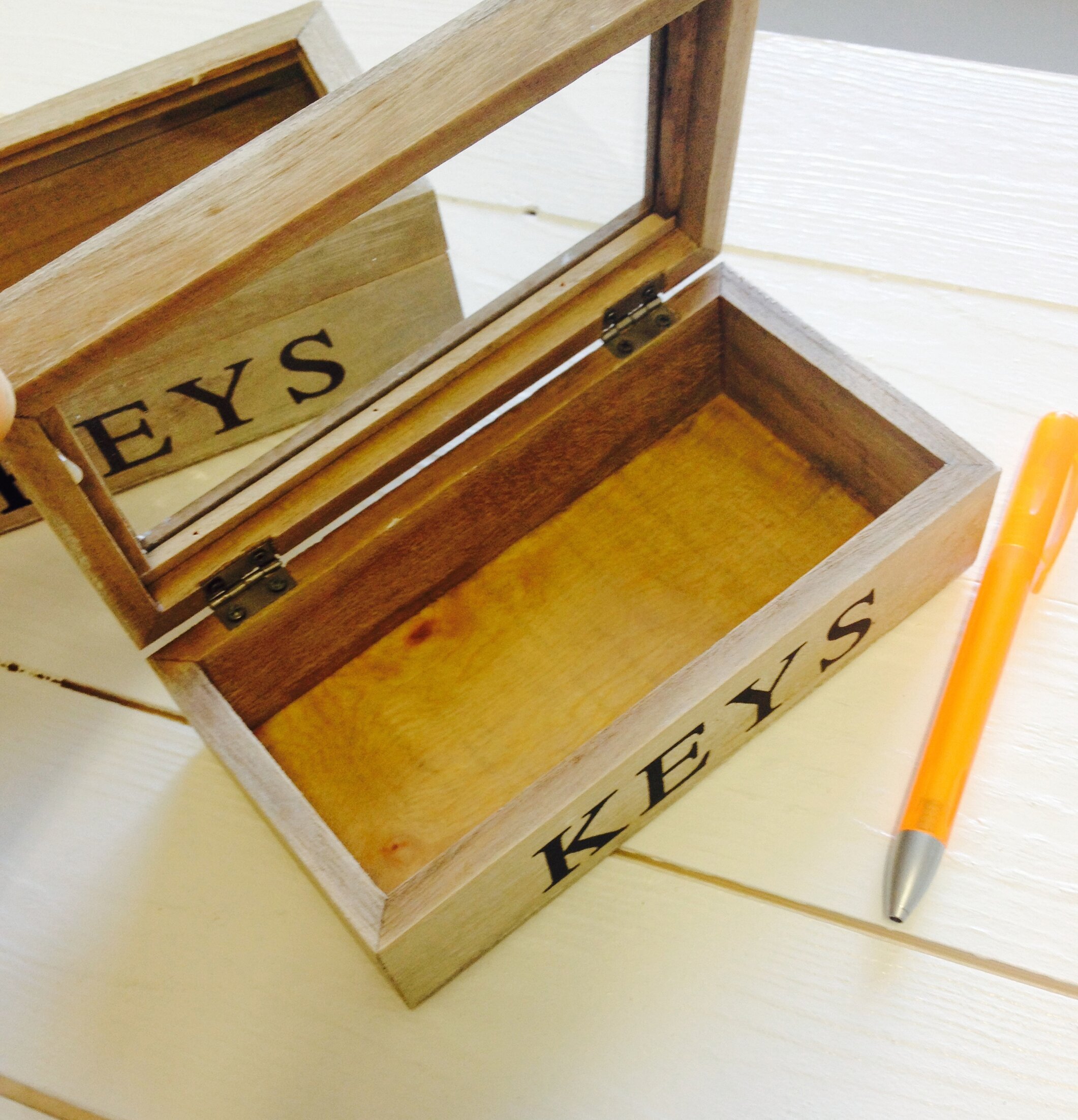 Förvaringsbox Keys Liten från Interstil på en träyta
