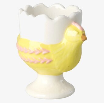 Foto på gul äggkopp formad som höna mot vit bakgrund