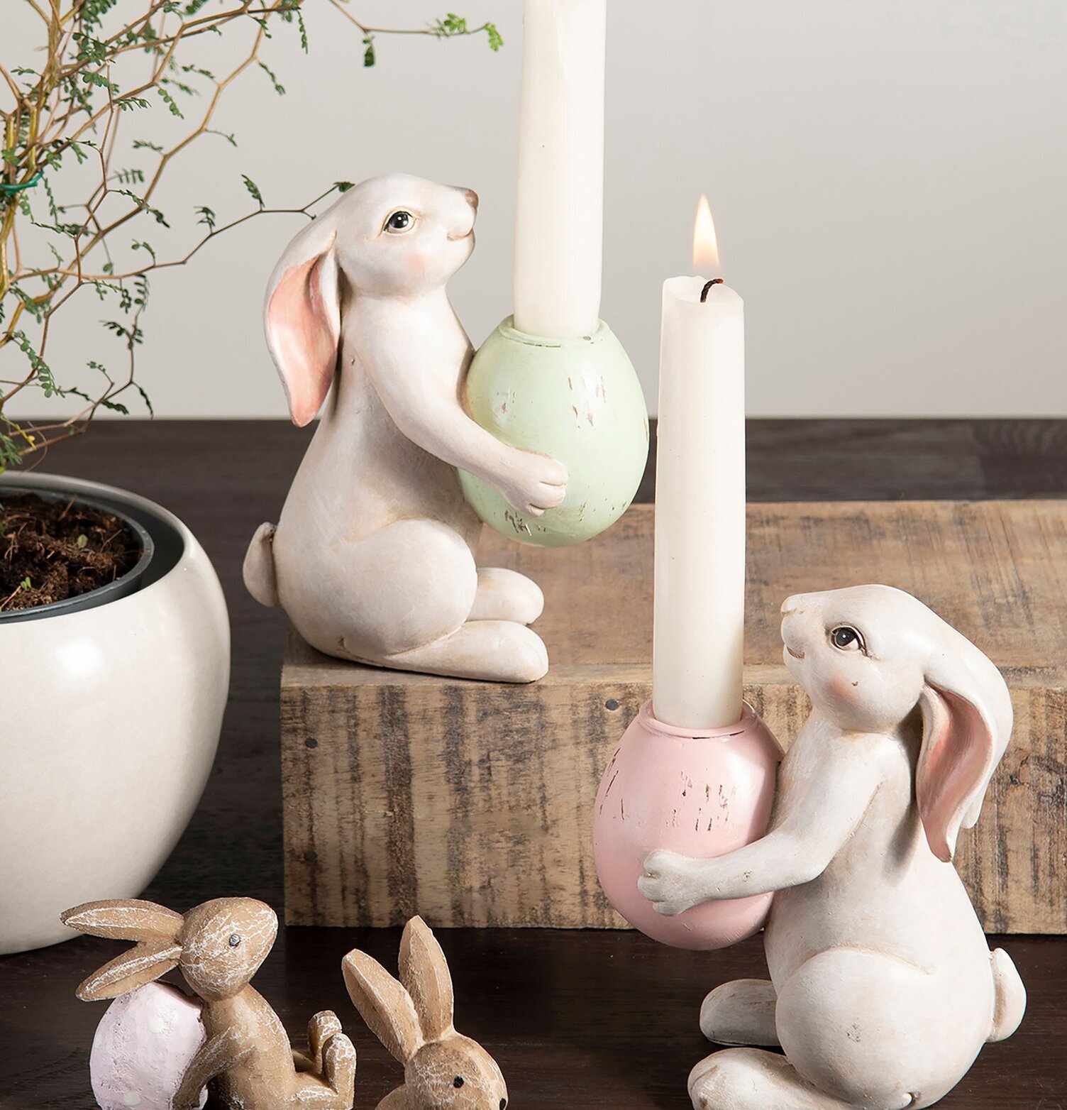 Ljusstake Hare Rosa A Lot Decoration Kaniner för prydnad/dekoration Prydnadskaniner Dekorationskaniner Bunnys dekoration Ljusstakar Adventsstakar Ljushållare