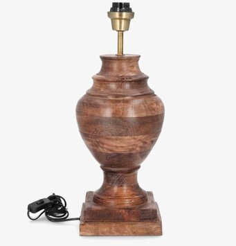 Foto av brun trä-lampfot med mässingsdetalj vit bakgrund