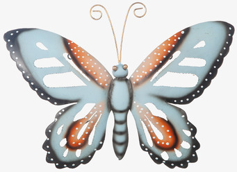 Foto: Stor metallfjäril i hamrad plåt som väggdekor﻿