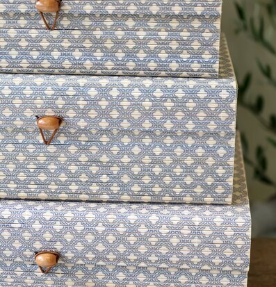 Foto: Mönstrade förvaringsaskar med träknopp, set 3