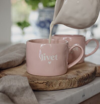 Mugg Livet - Majas Cottage Muggar/koppar i porslin, keramik, papper eller biologiskt material organiskt ekologiskt Termomuggar