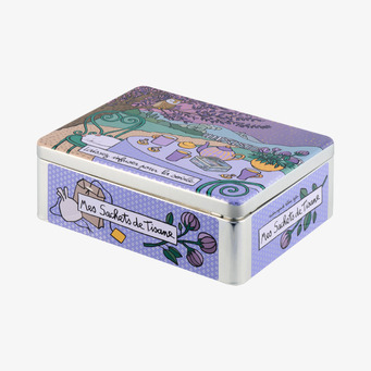 Foto på lila plåtburk för te med fransk etikett