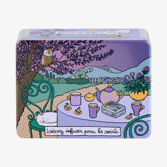 Bild: Illustrerad plåtburk med tebord, katt och uggla