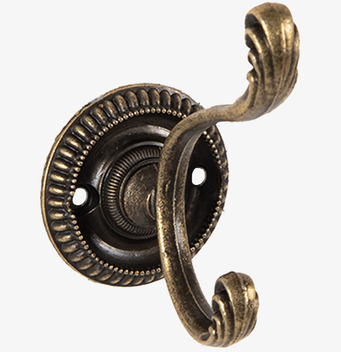 Foto: Dubbel väggkrok i patinerad antik mässing