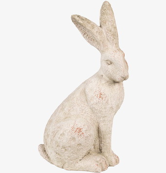 Foto på sittande harefigur i patinerad keramiklook