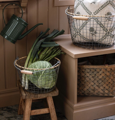 Trådkorg Rund Liten Strömshaga Förvaringslådor och korgar Boxar Förvaringsboxar Porslinsboxar Trälådor Smyckesboxar i porslin Förvaringsbrickor Murstensformar