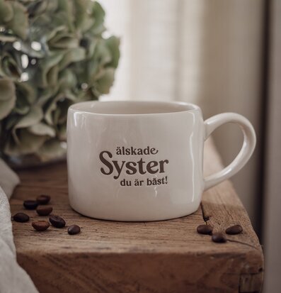 Mugg - Älskade Syster Majas Cottage Muggar/koppar i porslin, keramik, papper eller biologiskt material organiskt ekologiskt