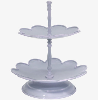 Foto: Ljusblått tvåvånings kakfat mot vit bakgrund