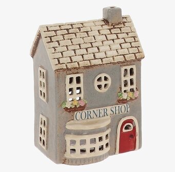 Foto av husformad ljuslykta i keramik mot vit bakgrund