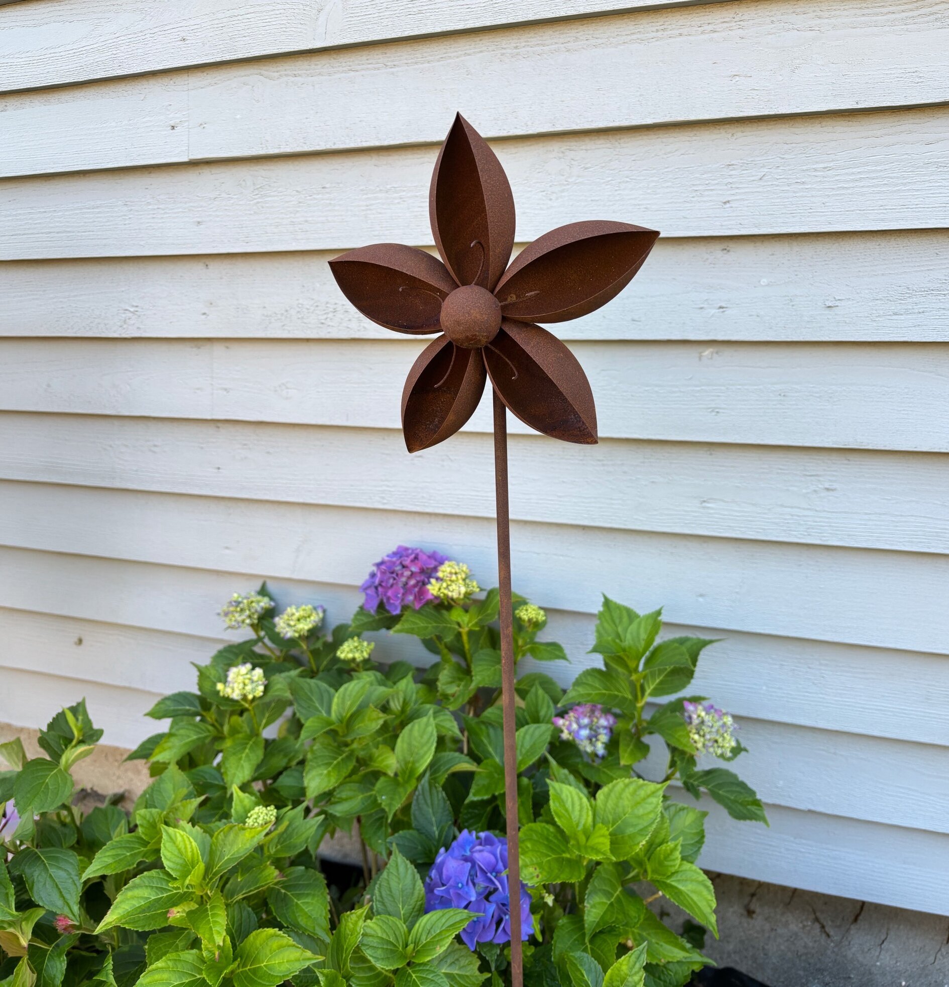 Skålad Blomma På Stav Rost Lind Decoration Övrig prydnad/dekoration för inredning utemiljö