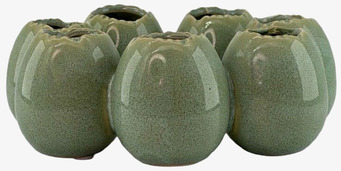 Foto: Grön glaserad keramikvas med kransformad kant